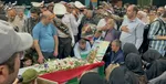 عکس/ وداع دختر شهید آتش نشان با پدر
