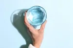 بهترین نوشیدنی علیه یبوست فقط با ۲ ماده