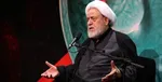 عکس / یک زن بدون حجاب با تصویری از شهید سلیمانی در مراسم عزاداری محرم
