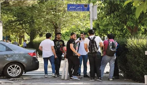 فرزندان اینترنت در جامعه‌ای سنتی