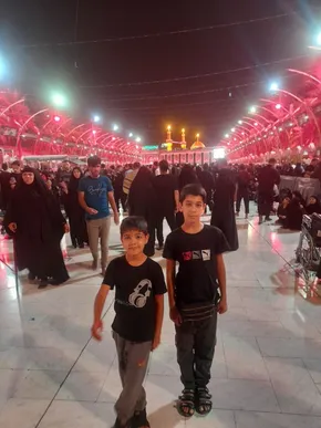 عکس/ کودک افغانستانی و پرچمش در حال عبور از مرز