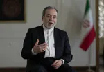 اصابت دو موشک به ناوچه آمریکایی در پی بی‌توجهی به هشدار ایران