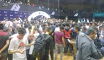 عکس یادگاری مارسکا و خانواده‌اش با جام قهرمانی