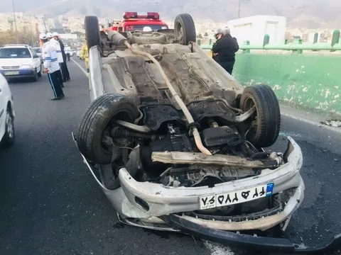 فیلم | نجات معجزه‌آسای سرنشینان یک خودرو بعد از چپ کردن در گردنه بدرانلو