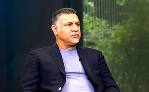 عکس/ وقتی علی دایی کولی می دهد!