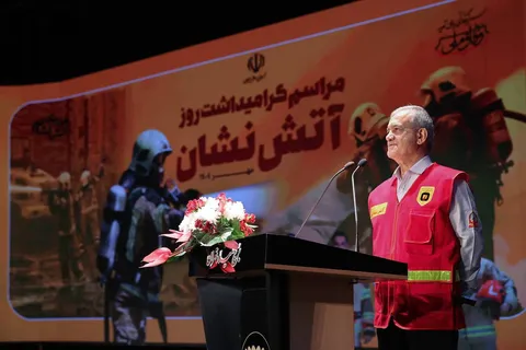 فیلم | آتش‌نشانان رئیس جمهور را غافل‌گیر کردند
