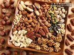 عوارض مصرف زیاد بادام