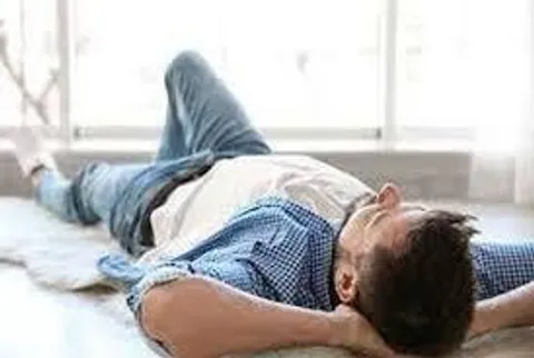 عوارض جدی خوابیدن زیر کولر