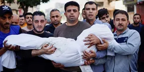 فیلم/ وداع جانسوز پدر فلسطینی با فرزند شهیدش در خان یونس