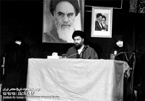 1368، حسینیه جماران، بانو خدیجه ثقفی (نفر اول از چپ) در کنار مرحوم حاج سید احمد خمینی و دکتر زهرا مصطفوی