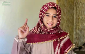عکس/سلفی جوان ‌عراقی در کنار آوار ضریحِ حضرت یونس