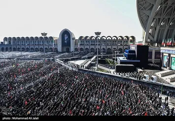 تصاویر | اقامه نماز بر پیکر رهبر شهید انقلاب و اعضای خانواده ایشان در مصلای تهران