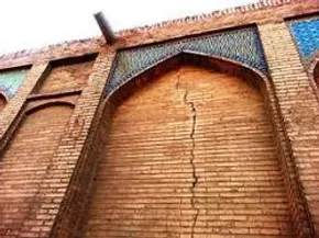 تصاویر / حال و روز تاسف‌بار پل خواجو در آستانه نوروز / ترقه بازی چه بر سر پل تاریخی نصف جهان آورد!