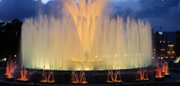 فواره جادویی مونجویک (Montjuic)، بارسلونا (اسپانیا)