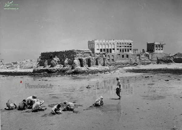 بچه ها در حال بازی در ساحل دریا
