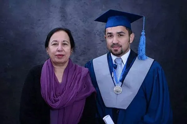 معلمی که زنده در وسط کلاس سوزانده شد