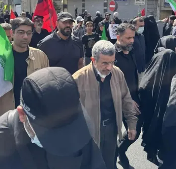 تصویر | حضور محمود احمدی‌نژاد در مراسم تشییع رهبر شهید