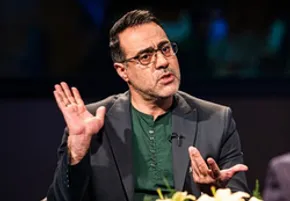 فیلم / قرائت سوره ضحی با یک نفس توسط قاری تانزانیایی
