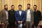 مسلمان و ماساژدرمانی در نیمکت +عکس