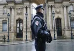 جلیقه‌زردها مقابل زندان آسانژ تجمع کردند