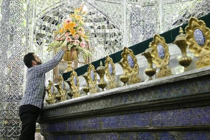 فیلم | آیین اهدای گل به ضریح مطهر حضرت عبدالعظیم حسنی(ع)