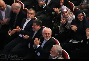 عکس/ اشک ظریف هنگام صحبت یک دختر