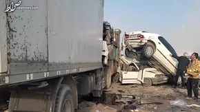 تصاویر / واژگونی کامیون حامل سیمان در تهران