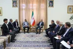 عکس| استقبال عراقچی از فرمانده ارتش پاکستان