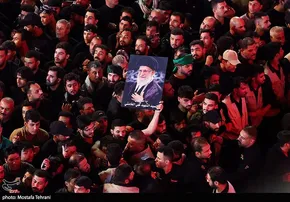 فیلم | لحظه اعلام ورود پیکر امام شهید به مشهد در حرم مطهر رضوی