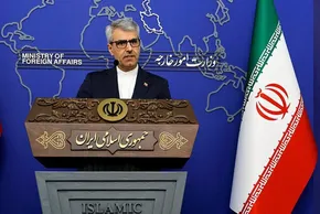 فیلم | گریه خبرنگار آمریکایی با دیدن منزل یکی از شهدای هسته‌ای