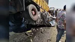 وازگونی یک دستگاه مینی‌بوس حادثه ساز شد