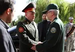 عکس | شهید باقری در دوران خبرنگاری در حال گرفتن مصاحبه