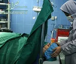 کارتن‌خوابی مرجان ۱۵ ساله معتاد با نوزادش در پارک