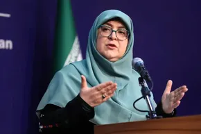 فیلم | راهکار فاطمه مهاجرانی برای کاهش صف وام ازدواج