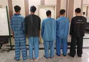 فیلم| درگیری وحشتناک گروهی اراذل و اوباش با قمه در جنوب تهران