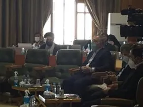 فیلم / زاکانی به خبرنگار: مشکل از کمرتان است!