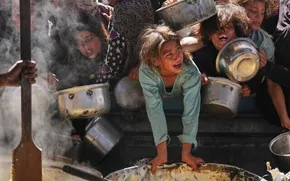 فیلم | گریه سوزناک دختر خردسال فلسطینی از فرط گرسنگی