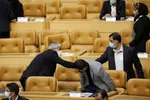 عزیزی‌ خادم: فوتبال گروگان کسی نخواهد بود