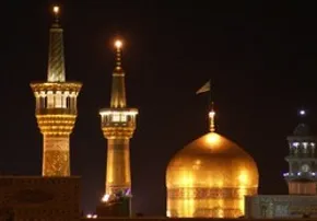 تصاویر| گل آرایی سقاخانه و پنجره فولاد حرم رضوی به مناسبت دهه کرامت
