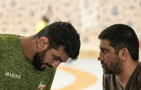 فیلم | خوشحالی علیرضا دبیر پس از فینالیست شدن پیام احمدی