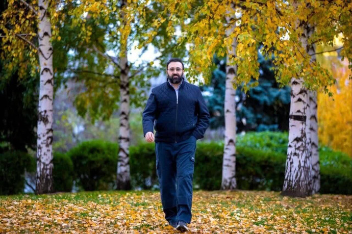 فیلم| اولین تصویر از پیکر شهید مرتضی لاریجانی بعد از شهادت؛ لبخند ماندگار شهید