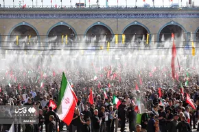 فیلم |اولین قاب از حضور فرزندان رهبر شهید در مصلی تهران