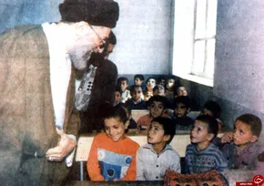 عکس/نصب بنر پیام رهبری به حجاج دربغداد