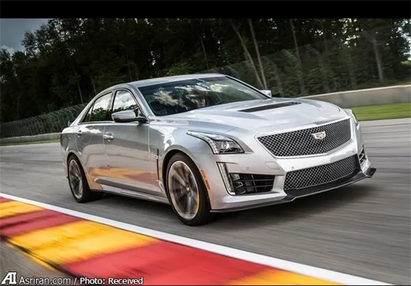  9- کادیلاک CTS-V
کادیلاک شتاب 0 تا 100 کیلومتر در ساعت این خودرو را 3.7 ثانیه و زمان طی 400 متر را 11.6 ثانیه با سرعت 203 کیلومتر بر ساعت اعلام کرده است. همچنین حداکثر سرعت خیره‌کننده این خودرو با وجود محدودیت آئرودینامیکی بیش از 322 کیلومتر بر ساعت است.