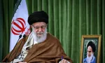 فیلم/ قاب‌های متفاوتی از اقامه نماز جماعت مغرب و عشاء به امامت حضرت آیت‌الله خامنه‌ای بعد از دیدار رمضانی مسئولان نظام