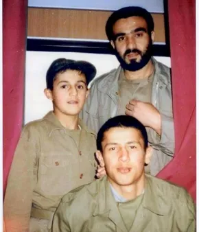 عکس یادگاری هاشمي با رزمندگان