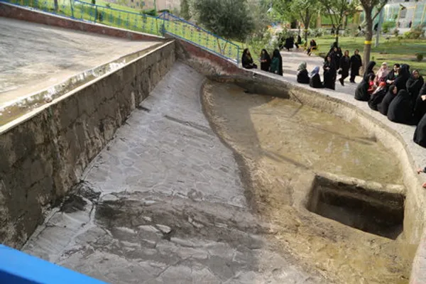 گودالی که فاطمه در آن سقوط کرد