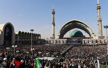 تصاویر| اقامه نماز بر پیکر امام شهید امت و شهدای همراه در مصلای تهران