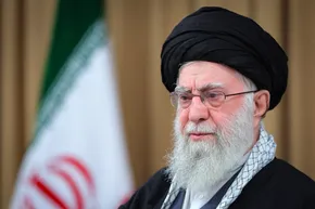 فیلم| رهبر انقلاب: جمهوری اسلامی ایران در مقابل چاقوکش‌های بین‌المللی ایستاده است