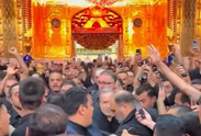 وزیر امور خارجه در کربلا | استقبال پرشور زائران از مقام ایرانی